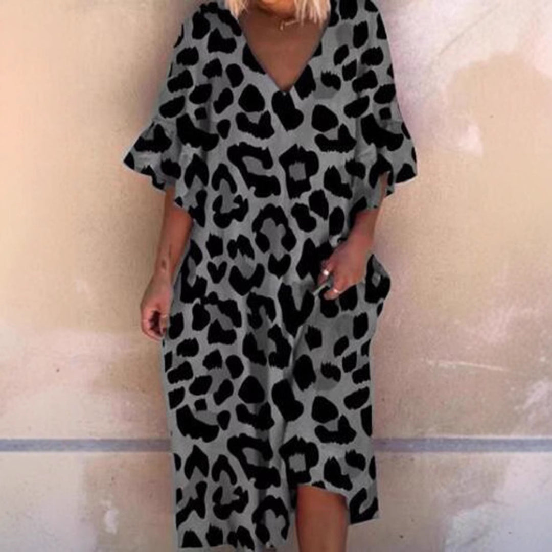 Dame maxikjole med moderne leopardmønster og luftige ærmer Stilla