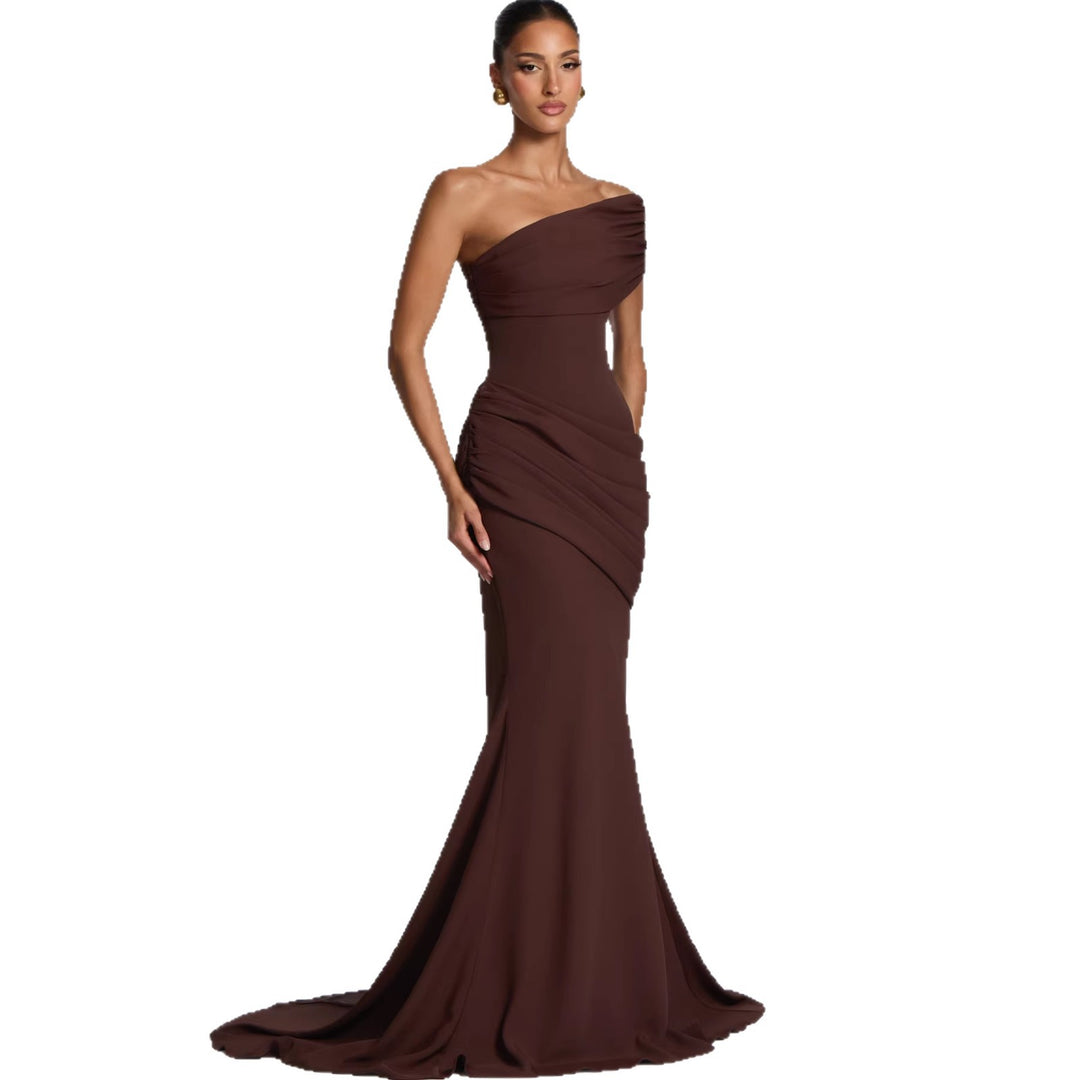 Kvinder Elegant, Off-the-Shoulder Aftenkjole med Sofistikeret Drapering og Flydende Snit