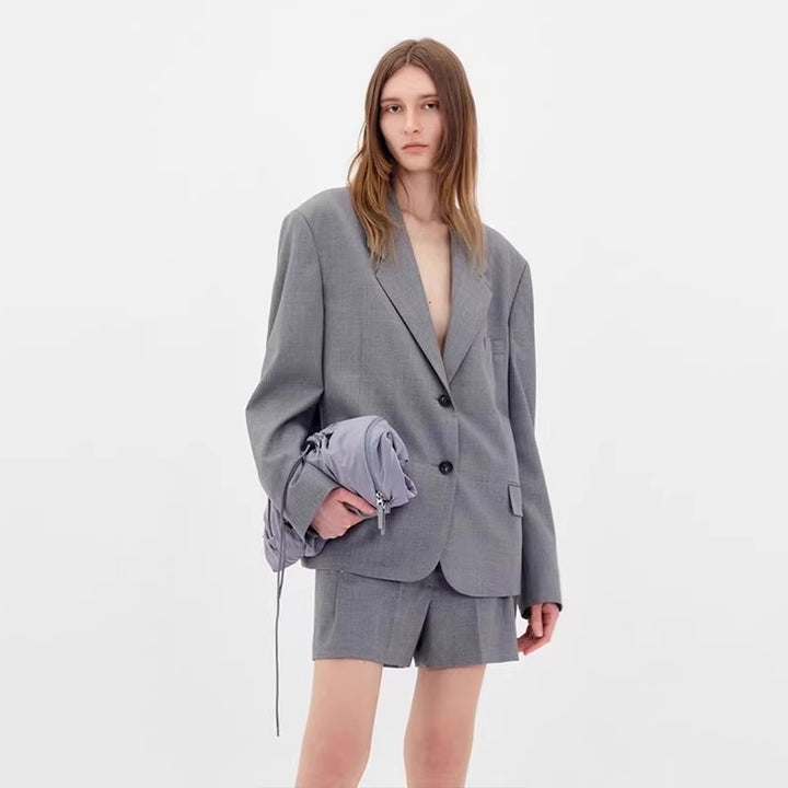 Dame stilfuld oversized blazer med subtilt ternet mønster Stilla