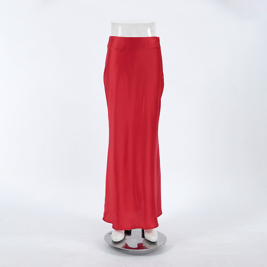 Dame elegant Maxikjole lavet af flydende satin med svingende kant Stilla