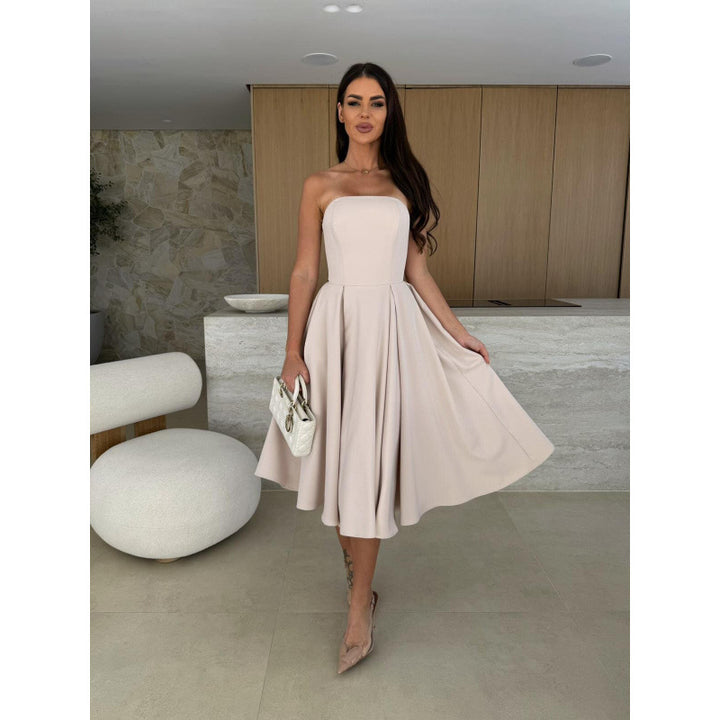 Dame A-linie kjole med off-shoulder design og vid skørt Stilla