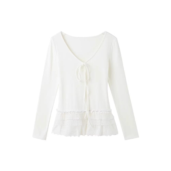 Dame top med blonderuf og moderne V-hals Stilla