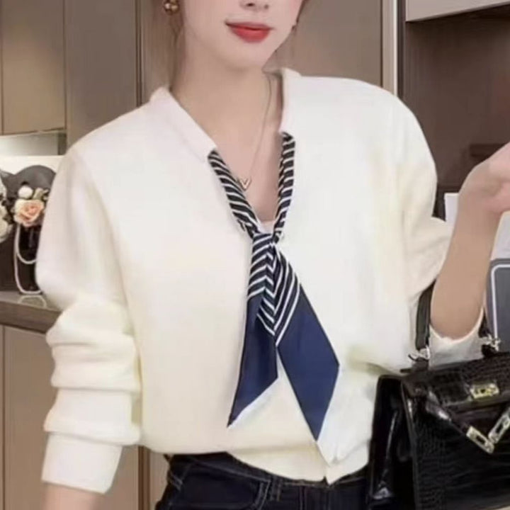 Kvinders elegante sweater med moderne tørklæde Stilla
