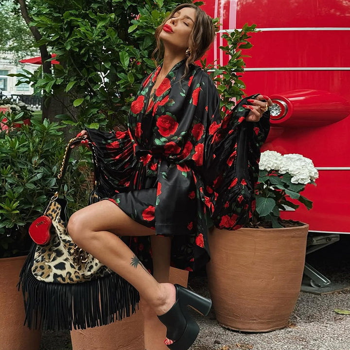 Dame Kimono-jakke med volumøse ærmer og floralt design Stilla
