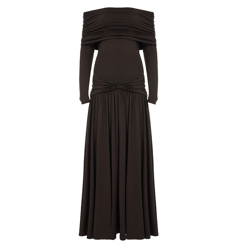 Dame wrap kjole med voluminøs flæsekant og elegant off-shoulder design Skovae
