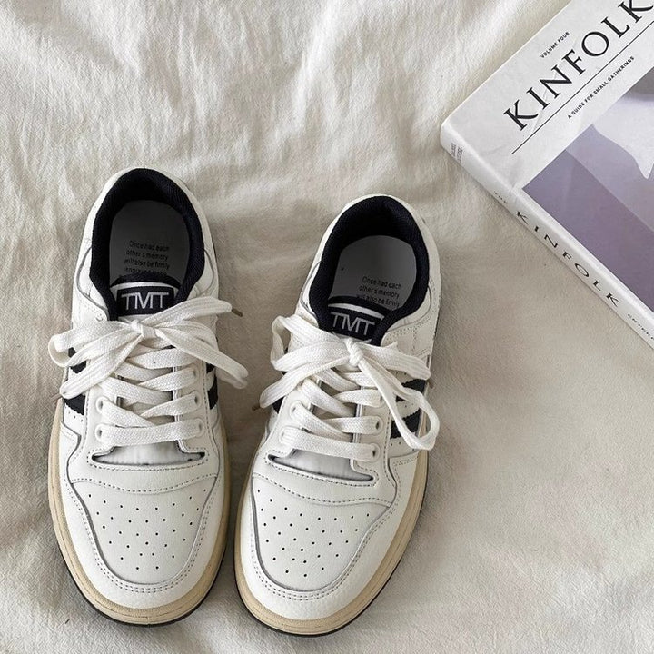 Dame moderne sneakers i minimalistisk design med åndbart overmateriale og skridsikker sål Stilla