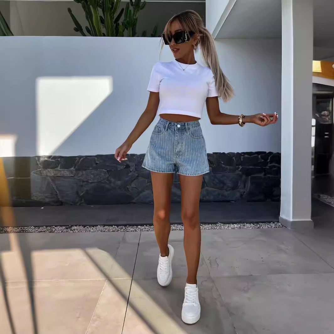Dame shorts med skinnende stribedesign og behagelig pasform Stilla