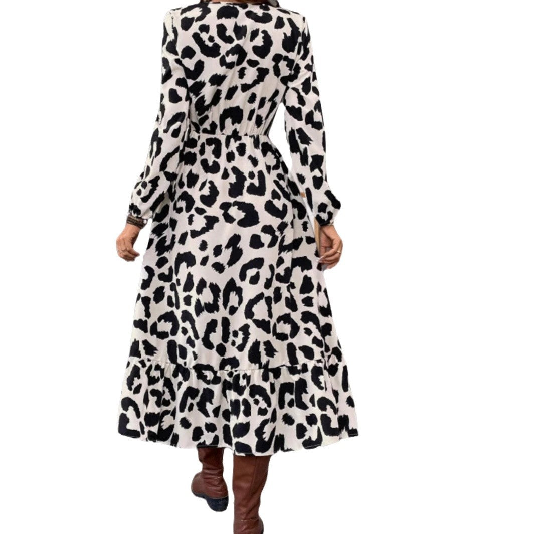 Dame Maxikjole med moderne leopardmønster og feminin silhuet Stilla
