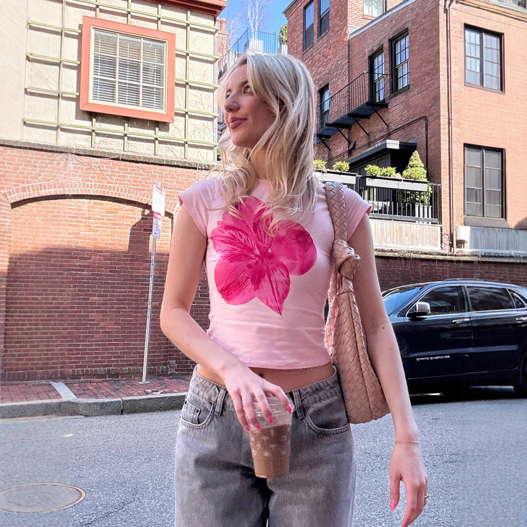Dame T-shirt med blomstertryk og tætsiddende pasform Skovae