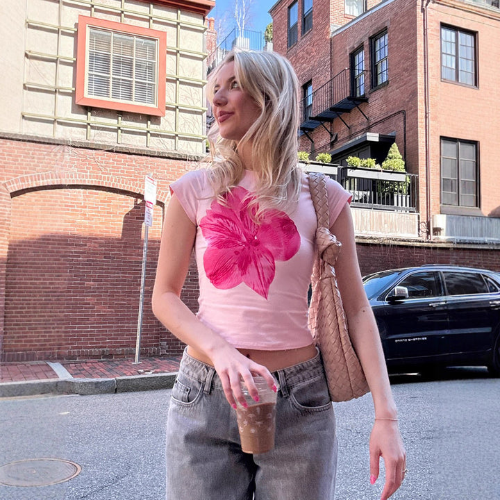 Dame T-shirt med blomstertryk og tætsiddende pasform Skovae
