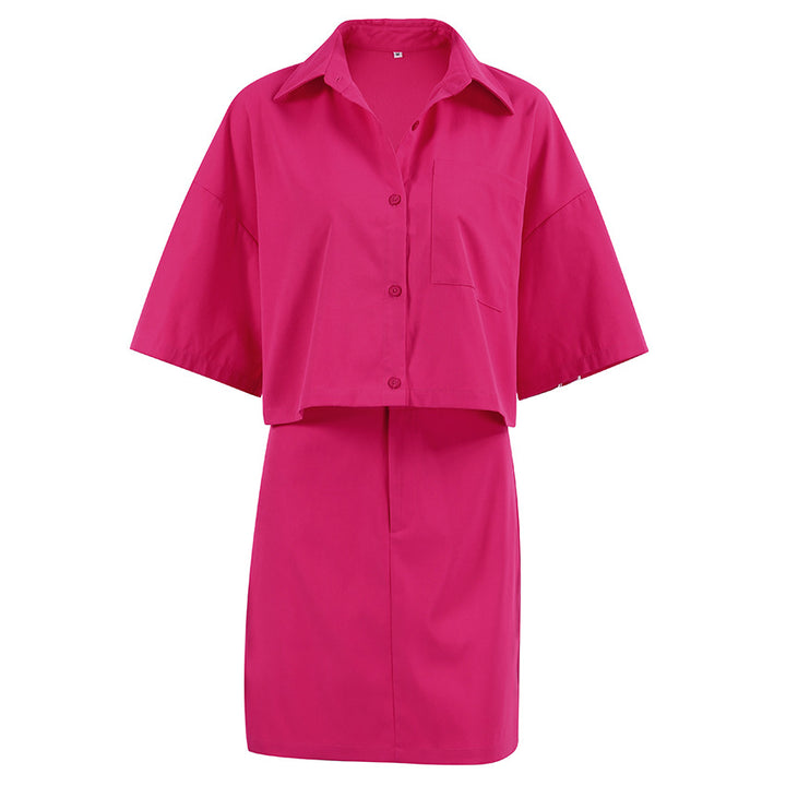 Dame sæt bestående af cropped bluse og kort jeansskørt med praktisk knaplukning Stilla