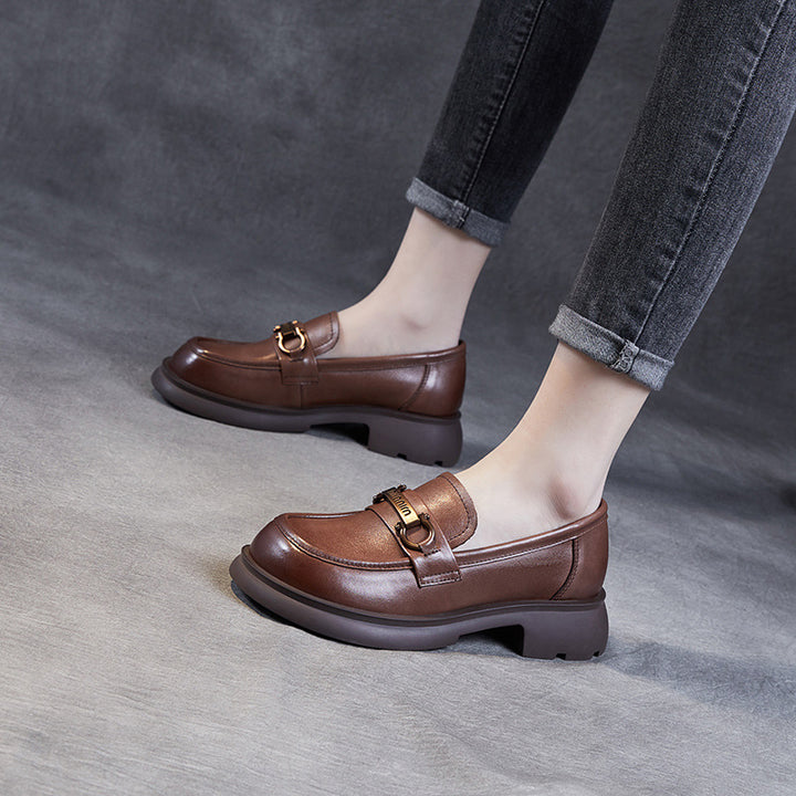 Dame Elegante Chunky Slipper med dekorative metal accenter Stilla