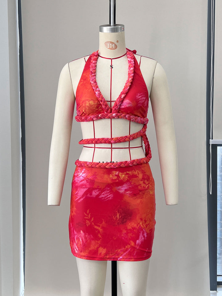 Dame strandoutfit med flettet top og mini skirt Stilla