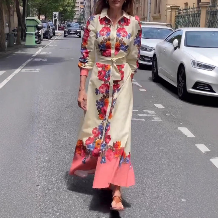 Dame maxikjole med blomstermønster og elegant knapdetalje Stilla