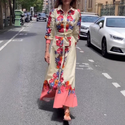 Dame maxikjole med blomstermønster og elegant knapdetalje Stilla