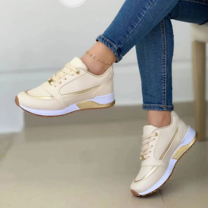 Damer Sporty Sneakers med elegante detaljer og skridsikker sål Stilla