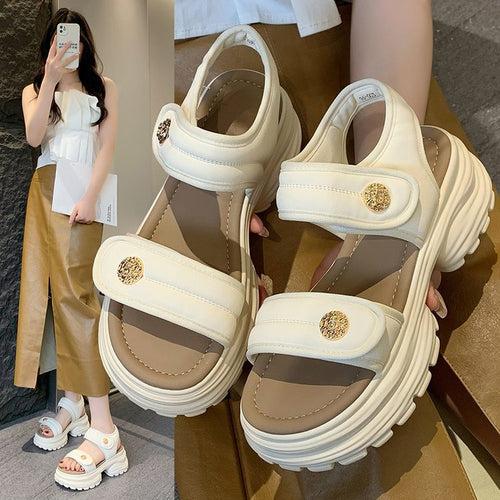 Dame mode-sandaler med behagelig velcro-lukning og trendy profil Stilla