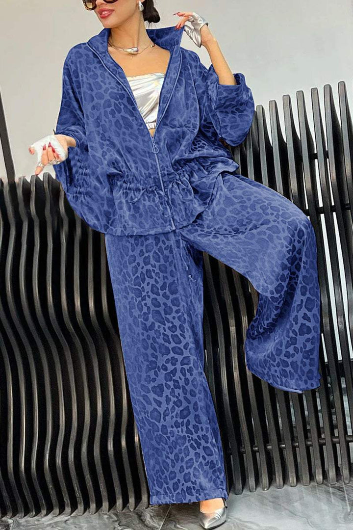 Dame Lounge-sæt med modigt leopardprint og afslappet snit Stilla