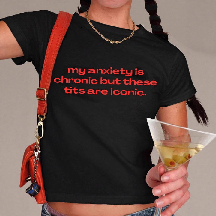 Dame Crop-T-Shirt med inspirerende tekst og tætsiddende pasform Skovae