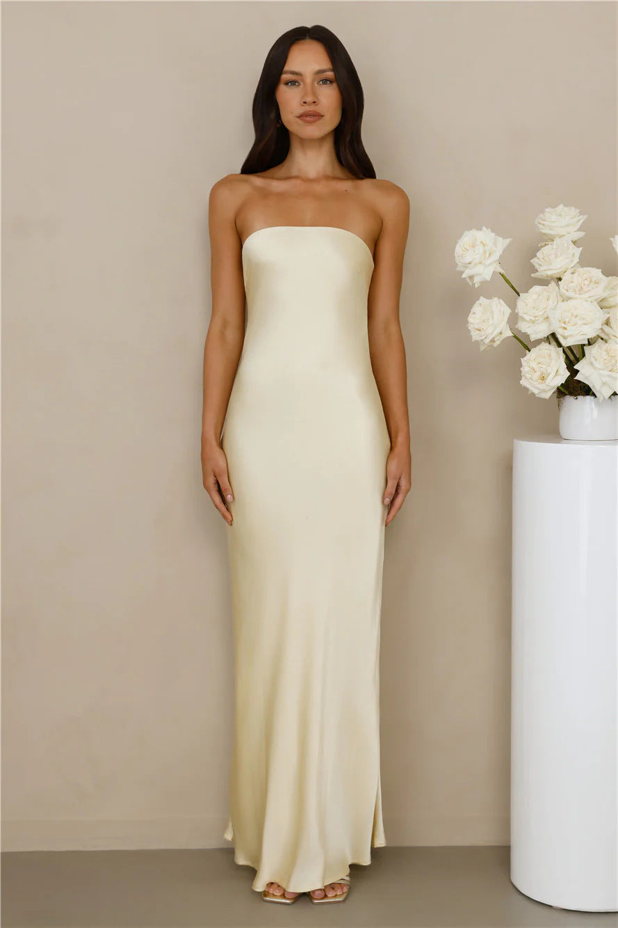 Dame elegante maxi kjoler med bare skuldre lavet af satinstof