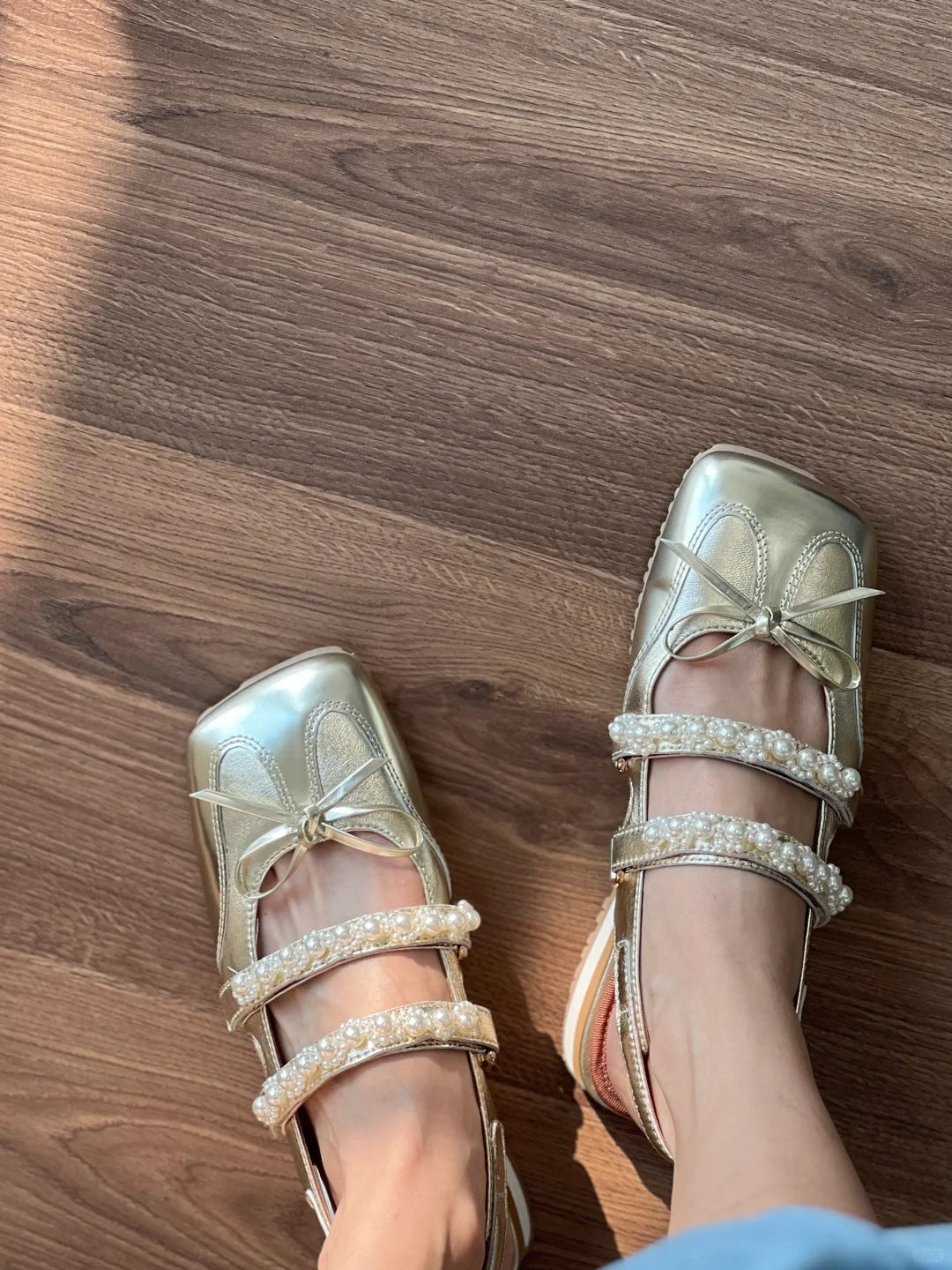 Dame elegante ballerinas med kvadratisk tåform og perleudsmykninger Stilla