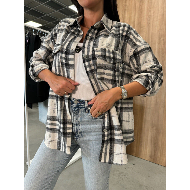 Kvinders afslappede ternet bluse i en oversized pasform med praktiske brystlommer Stilla