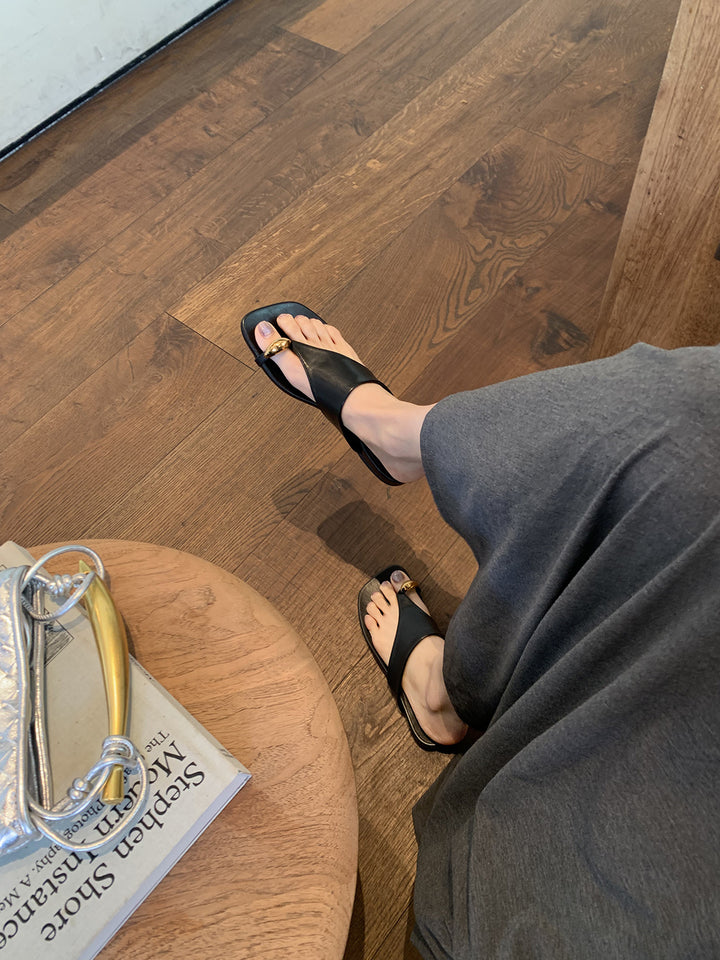 Femme Cross-Strap Slide Sandaler med elegant spænde-detalje Stilla