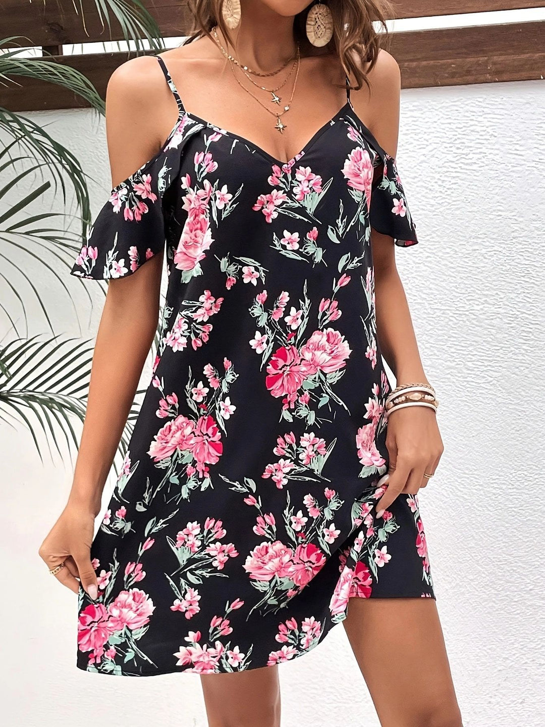 Dame ærmeløs kjole med florale cut-outs og svingende kant Stilla