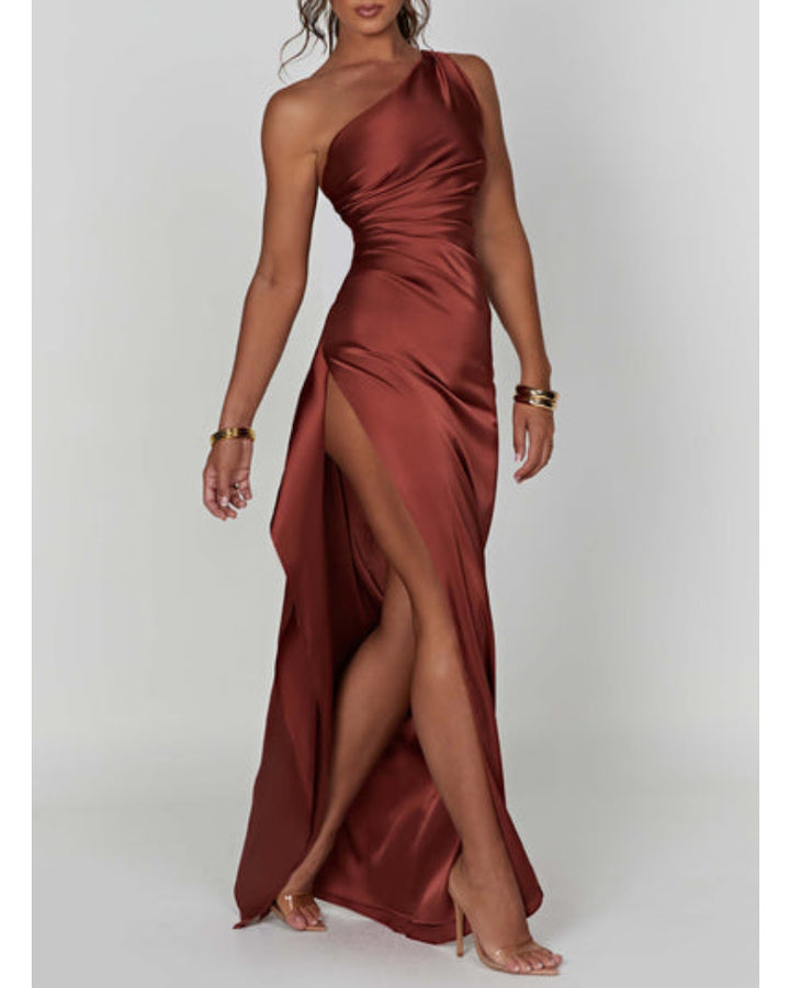 Dame Elegant og figursyet aftenkjole med asymmetrisk snit