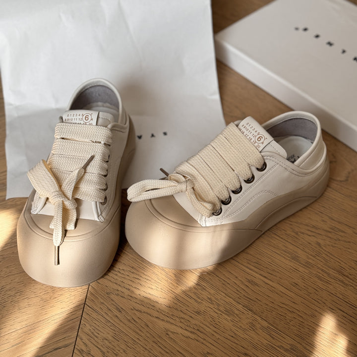 Dame Sneakers i urban stil med komfortabel snøresystem og moderne kappe Stilla