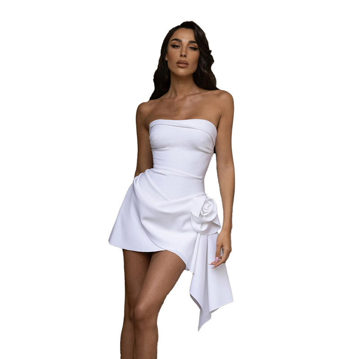 Femme Elegante Strapless Mini-Kjole med Floral-Detail Stilla