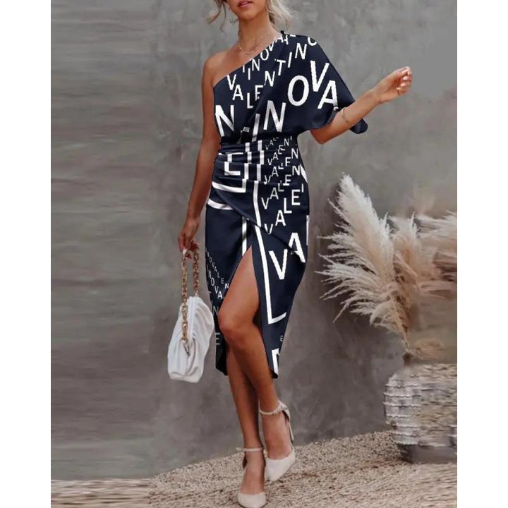 Femme asymmetrisk satin-midi-kjole Stilla