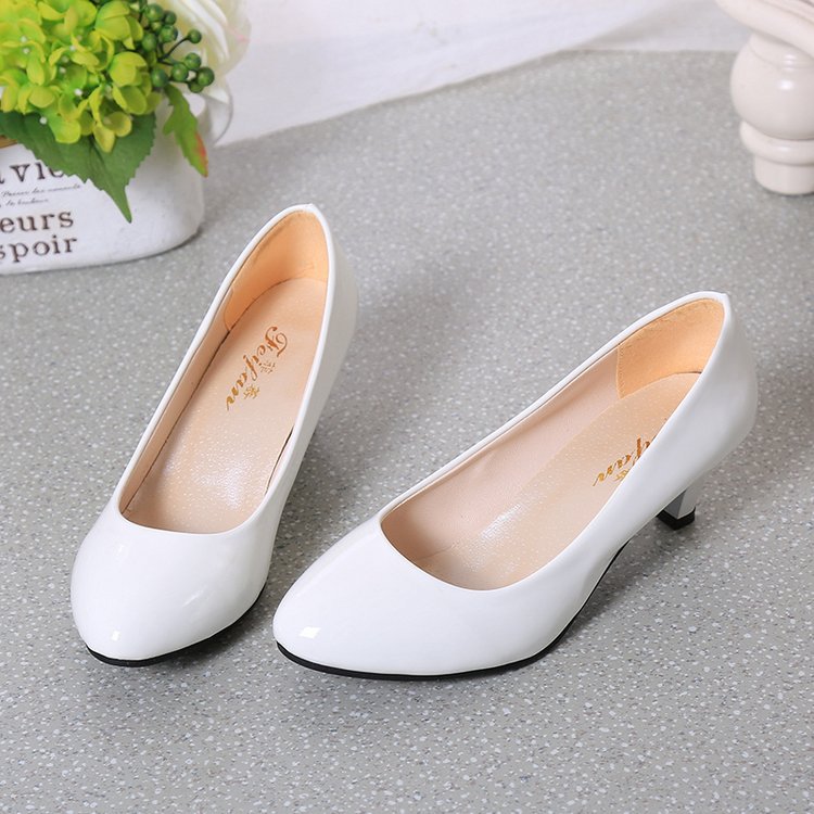 Dame Elegante og Tidløse Pumps Stilla
