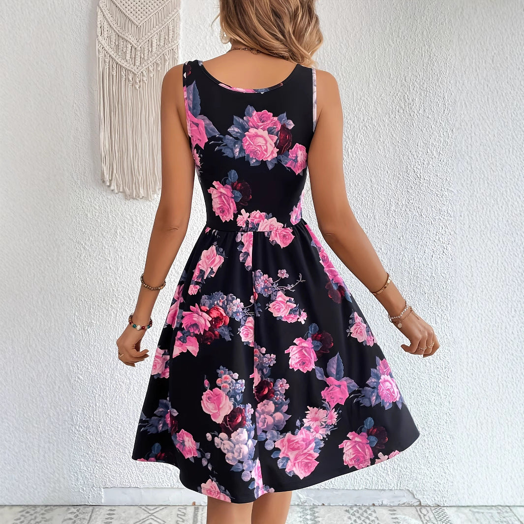 Dame sommerkjole med floral snit og A-linje design Stilla