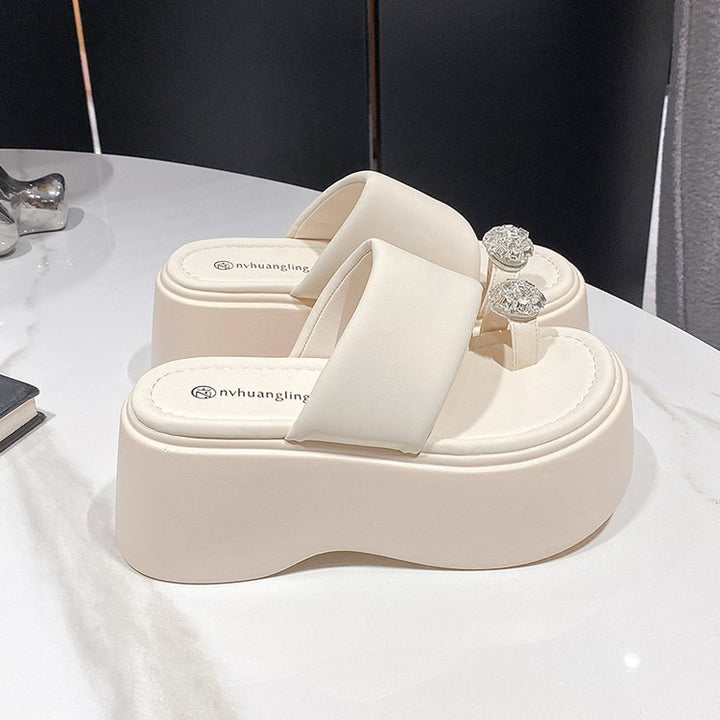 Dame platform-sandaler med moderne remdesign og glitrende accenter Stilla