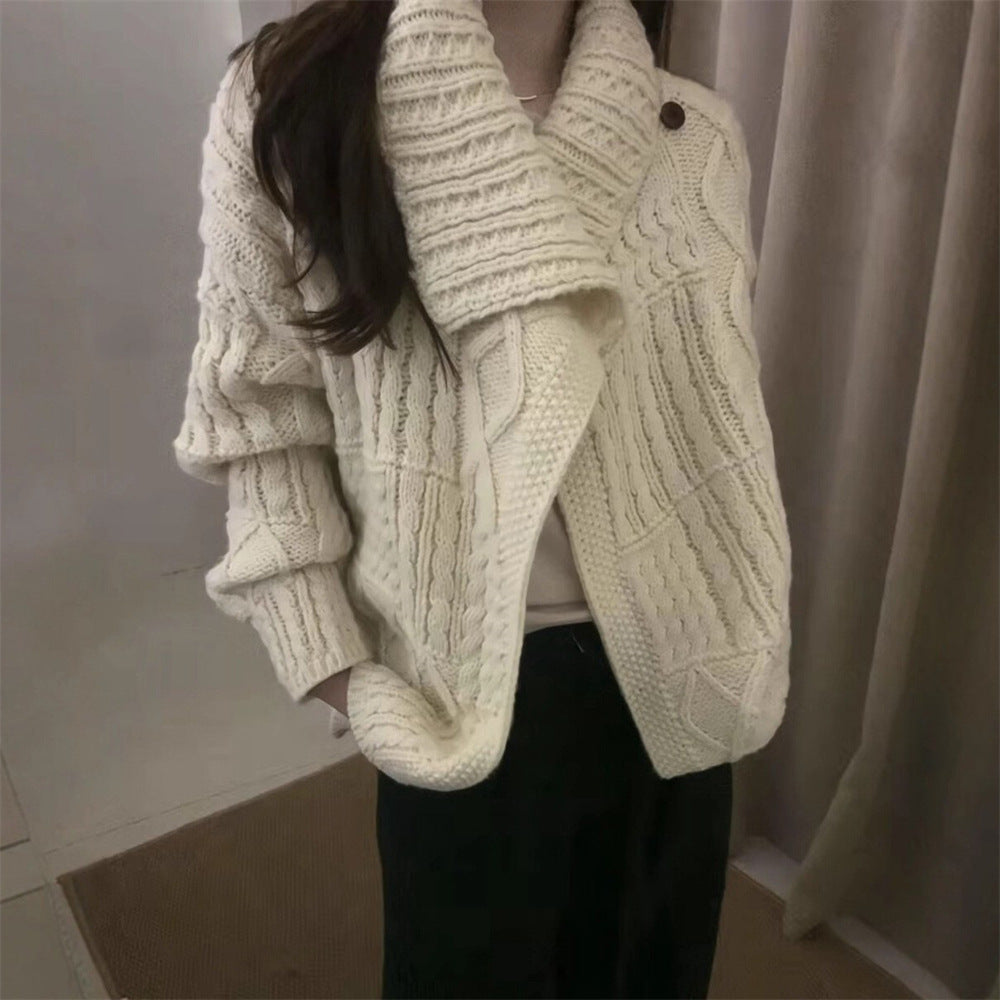 Kvinders cardigan med indviklet kabelmønster og blødt materiale Stilla