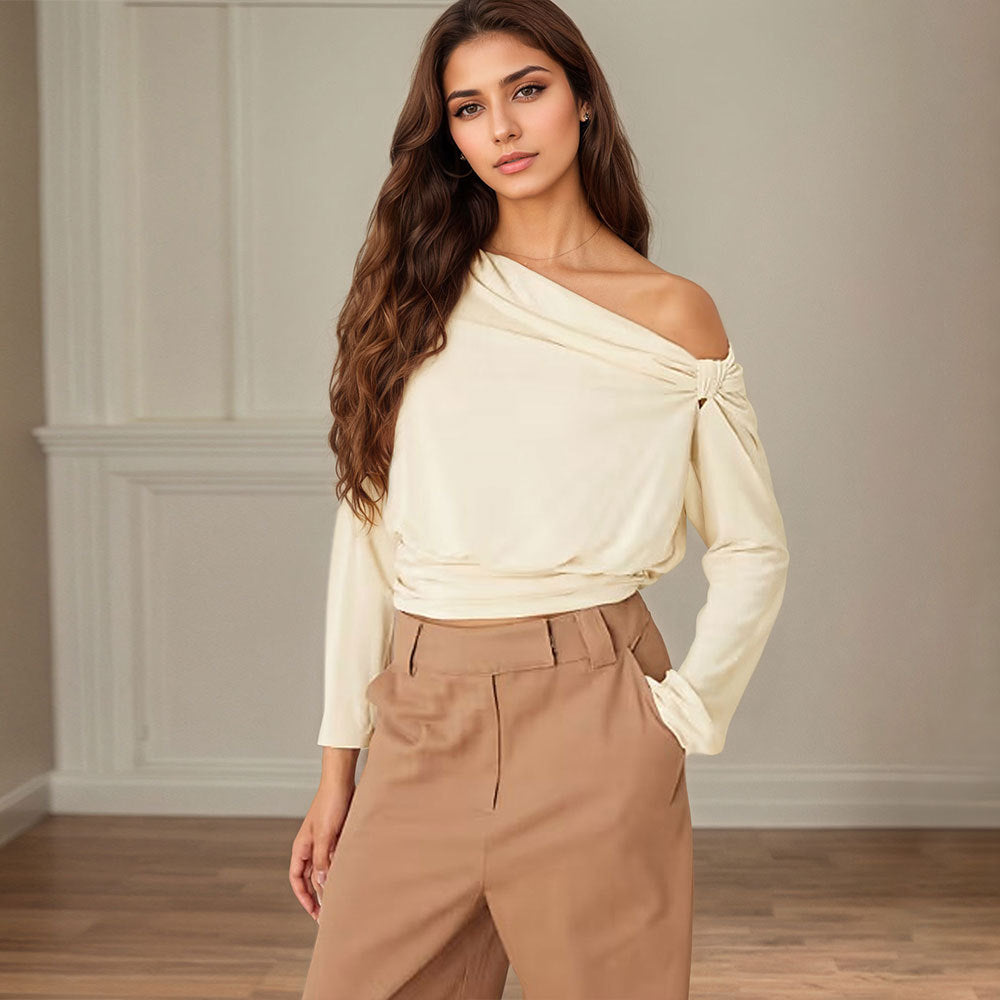 Kvindernes elegante off-shoulder top med draperet design og samling Stilla