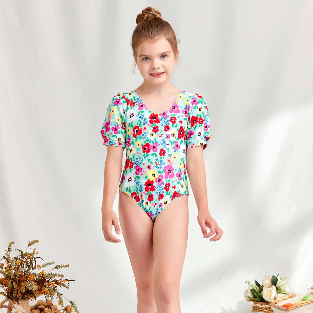 Pige one-piece badedragt med puffærmer og blomsterdesign Stilla