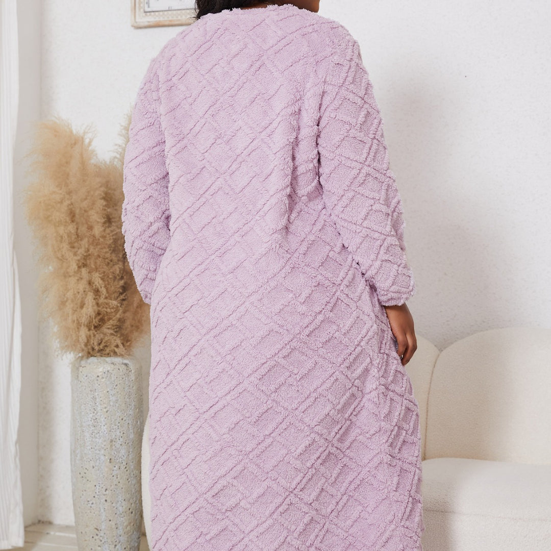 Dame hyggelig natkjole lavet af blødt fleece med struktureret mønster Stilla