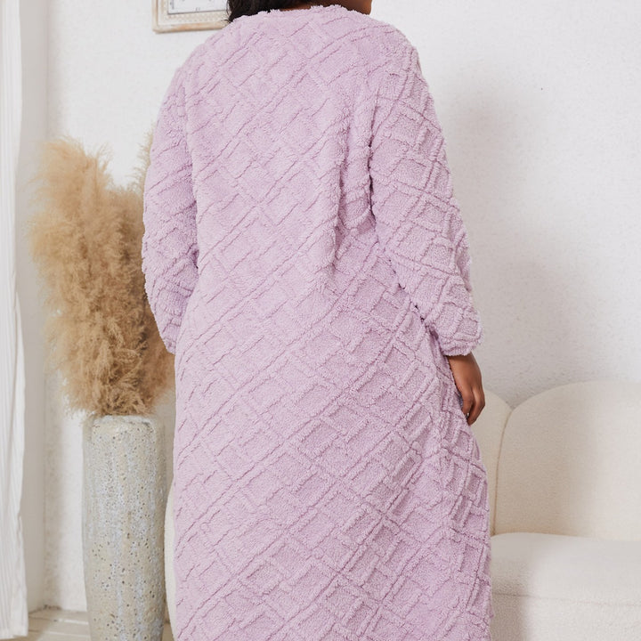 Dame hyggelig natkjole lavet af blødt fleece med struktureret mønster Stilla