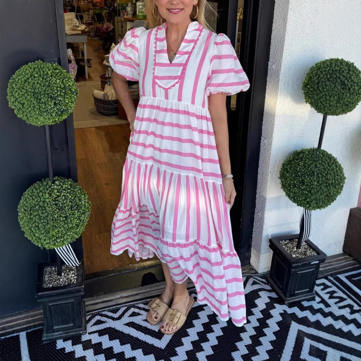 Dame maxikjole med stribet design og elegant flæse Stilla