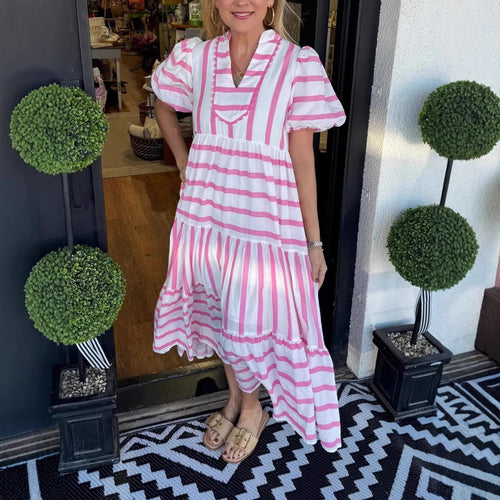 Dame maxikjole med stribet design og elegant flæse Stilla