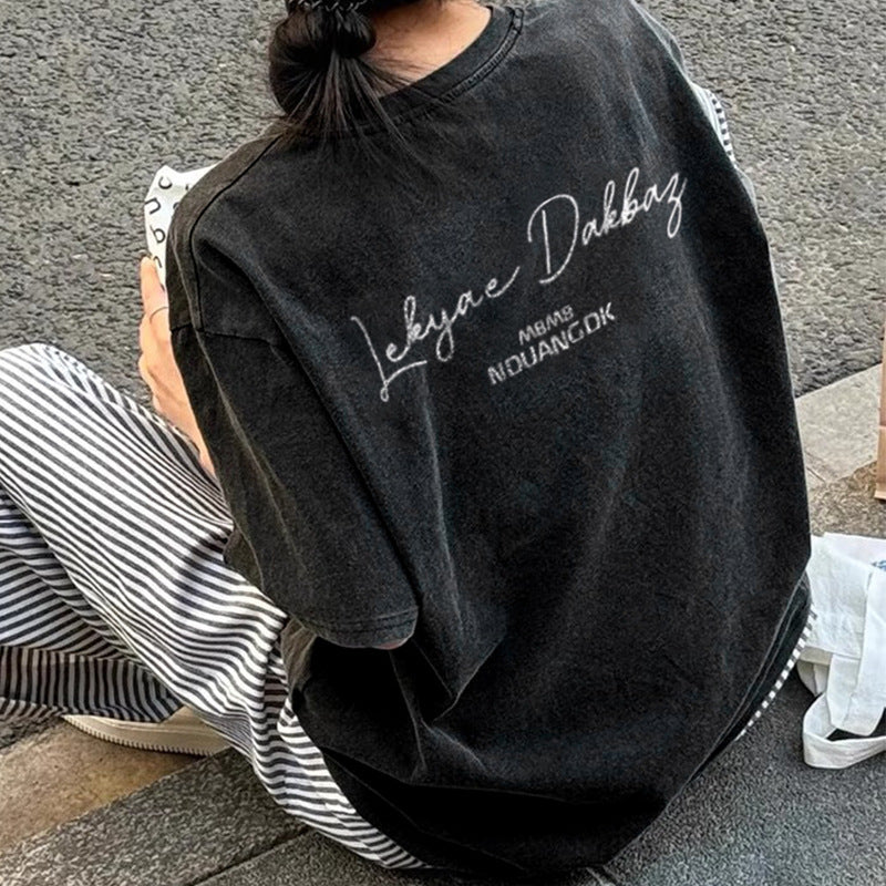 Dame Trend T-shirt med moderne skrift og afslappet snit Stilla