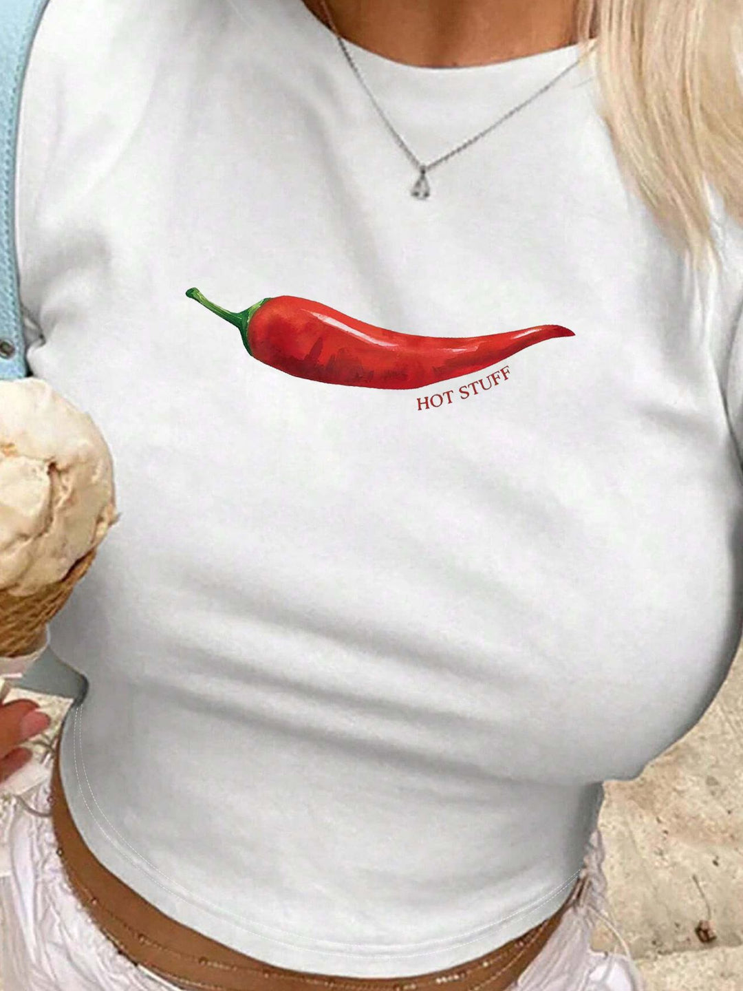 Dame Crop-T-Shirt med kunstnerisk læbemotiv og kreativt tryk Skovae