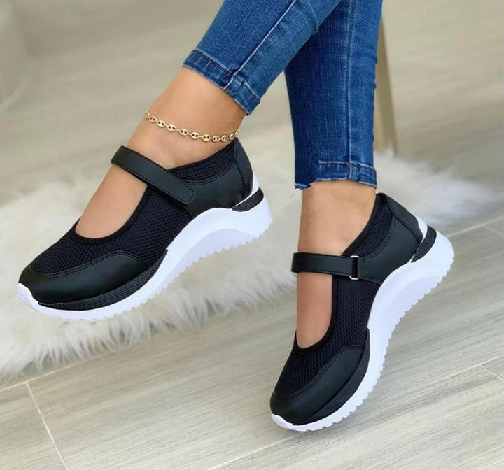 Dame Slip-On Sneakers med åndbart mesh-overflade og justerbar rem Stilla