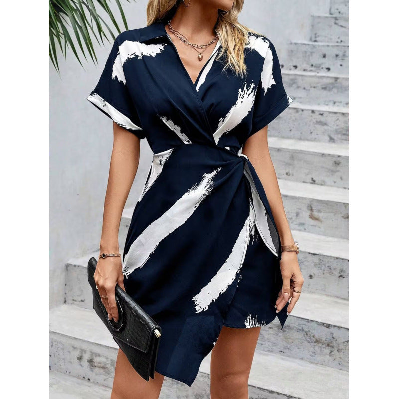 Dame wrapped dress med trendy blokstriber og kort krave Stilla