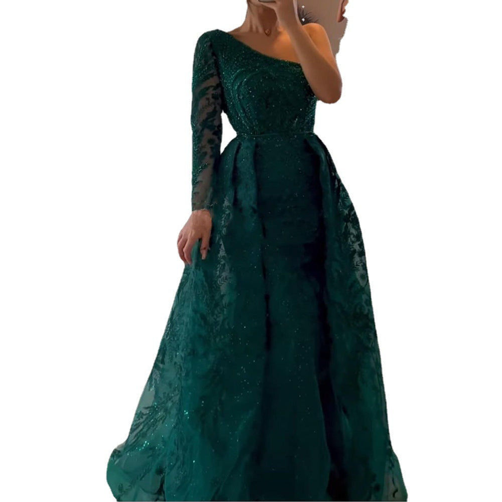 Dame Elegant og raffineret aftenkjole med asymmetrisk snit Stilla