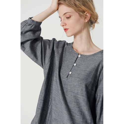 Dame pyjamassæt i åndbart, blødt stof med elegant knaplukning Stilla