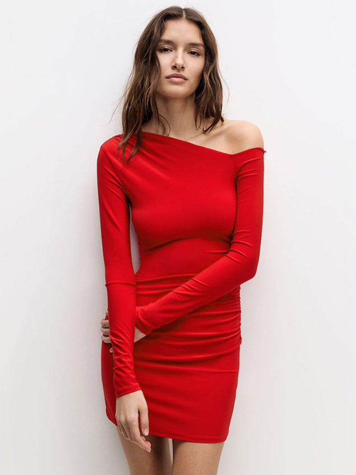 Dame Off-Shoulder Minikjole med figurskabende design og elegant rynkning Skovae