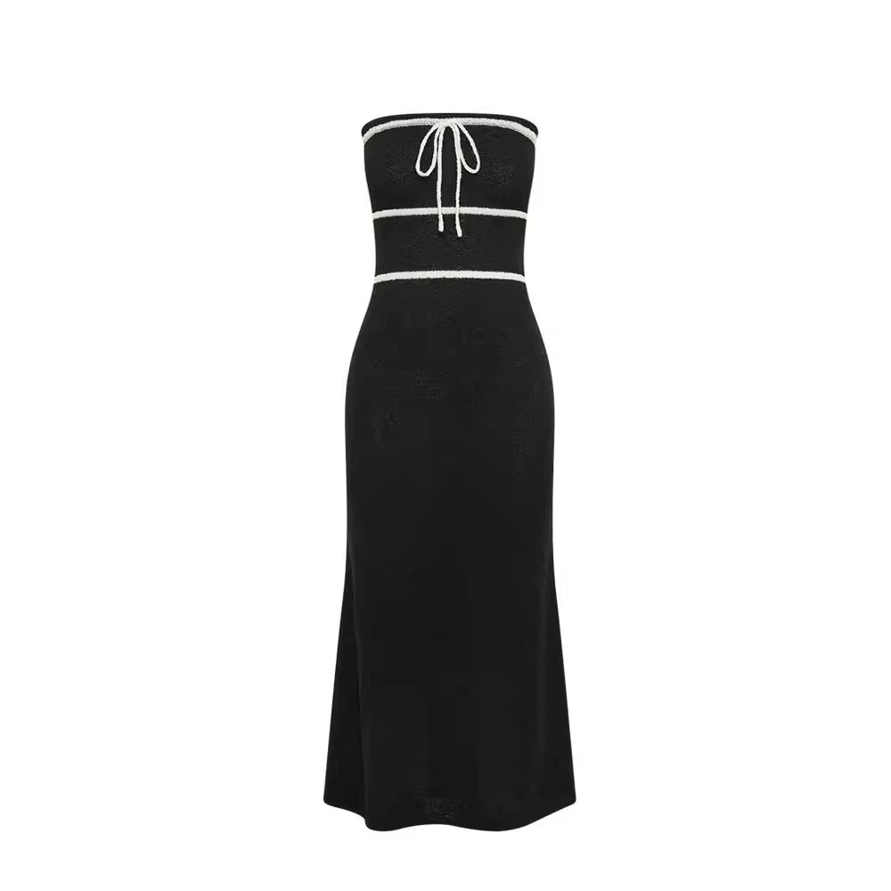 Dame maxikjole med off-shoulder design og kontrasterende binde accenter Stilla